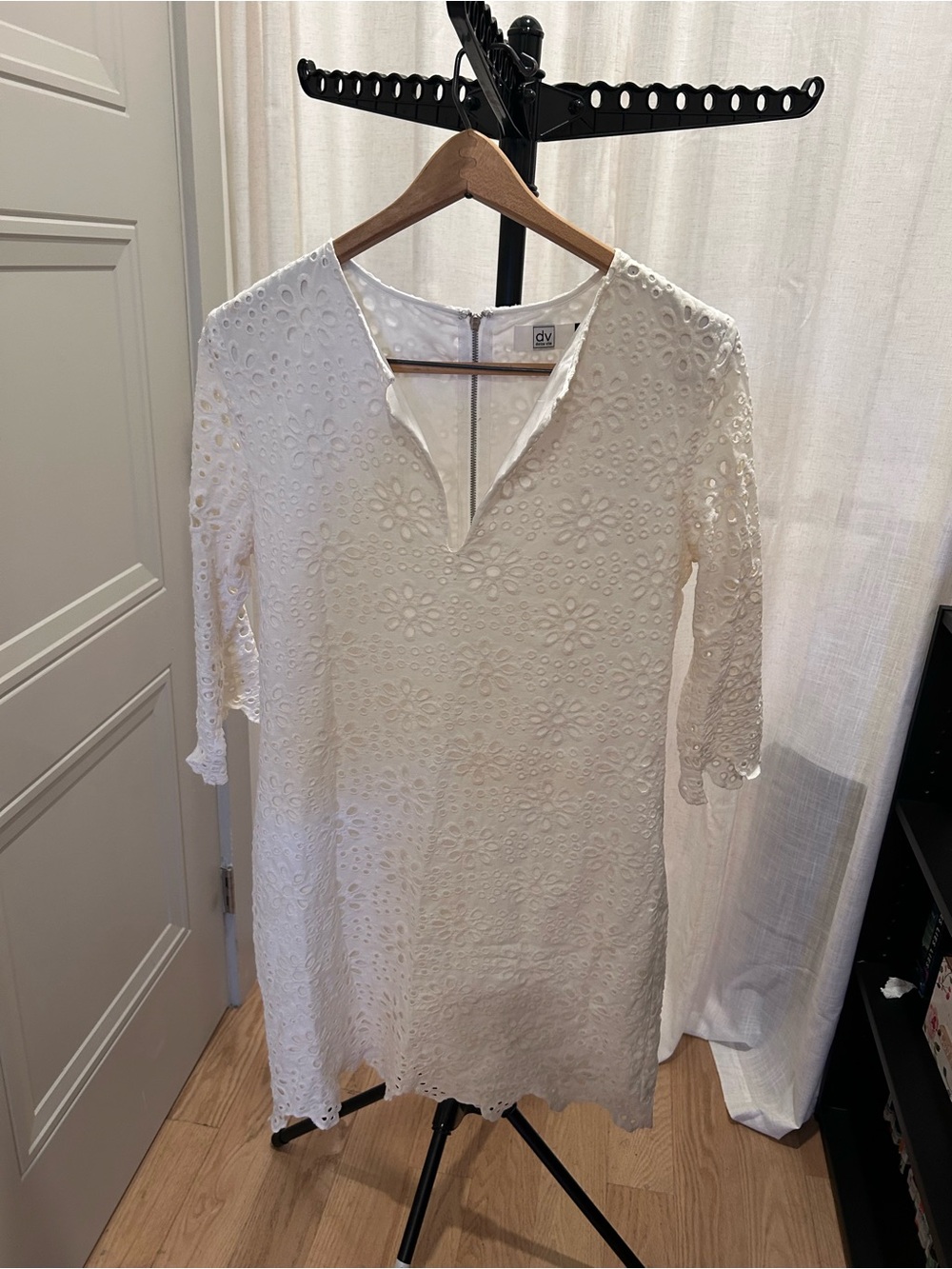 DV by Dolce Vita White Floral Eyelet V-Notch Tunic Dress